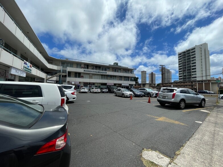 More Photos Of 931 University Ave, Honolulu General Retail For Sale