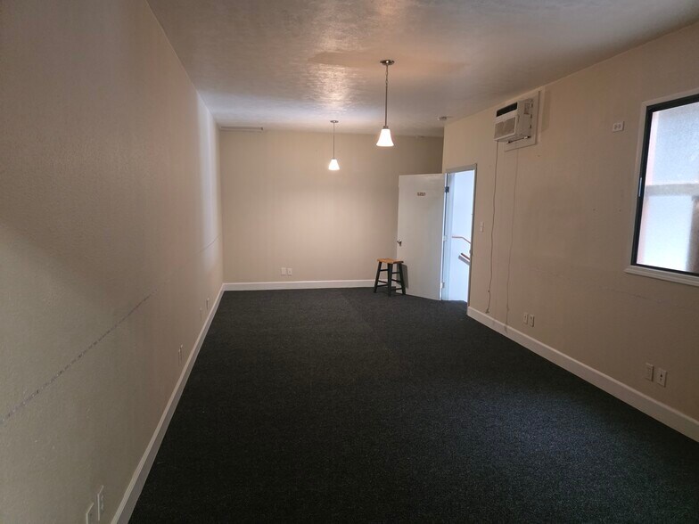 More Photos Of 99-930 Iwaena St, Aiea Warehouse For Lease