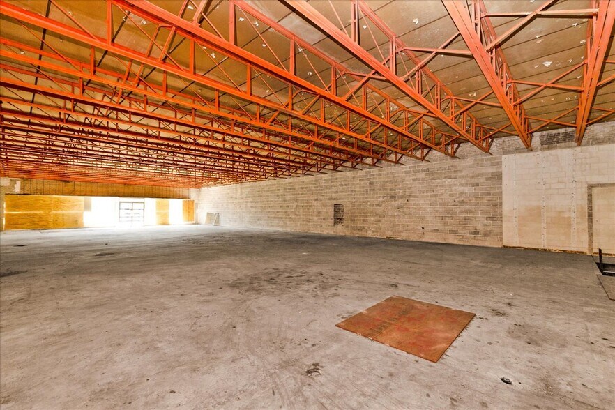 More Photos Of 2025-2027 Center Point Rd, Birmingham Unknown For Lease