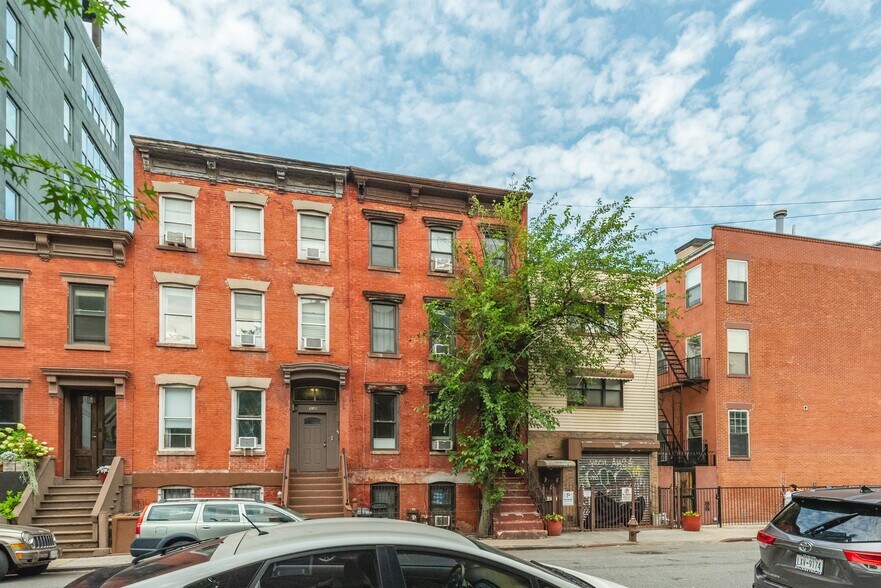 More Photos Of 328 Berry St, Brooklyn Apartments For Sale