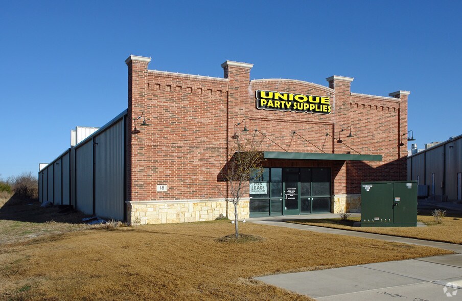 More Photos Of 205 S Main St, Red Oak Freestanding For Lease