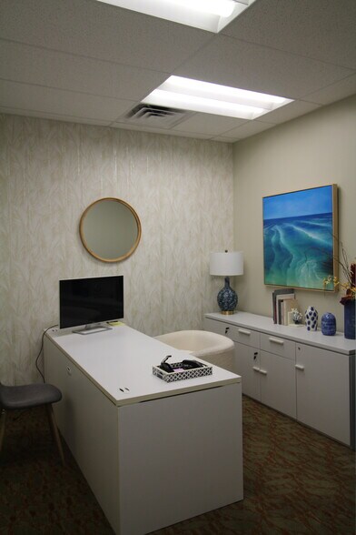 More Photos Of 75-5919 Walua Rd, Kailua Kona Office For Lease