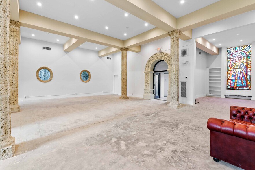 More Photos Of 210 S Kenwood St, Glendale Loft Creative Space For Lease