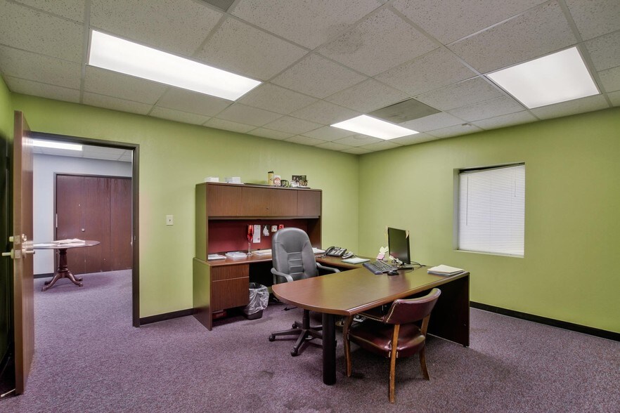 More Photos Of 7370 E 37th St, Wichita Flex For Lease