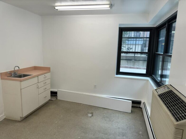 More Photos Of 66 W 94th St, New York Apartments For Lease