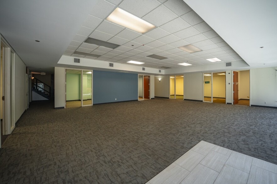 More Photos Of 6000 Park of Commerce Blvd, Boca Raton Distribution For Lease