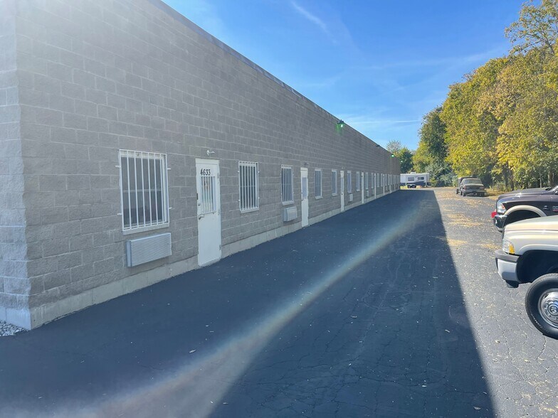 More Photos Of 4601-4633 Soldiers Home Miamisburg Rd, Miamisburg Showroom For Lease