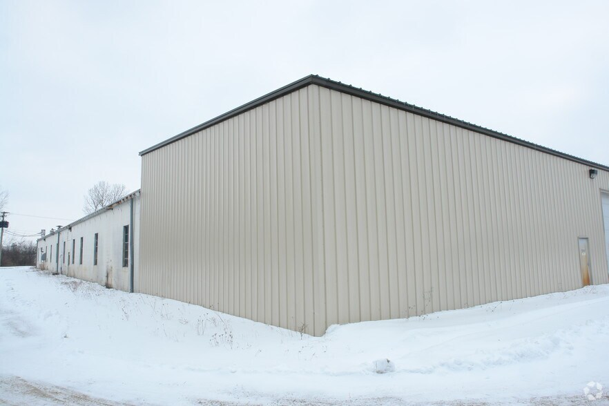 More Photos Of 1912 Columbus St, Two Rivers Manufacturing For Sale