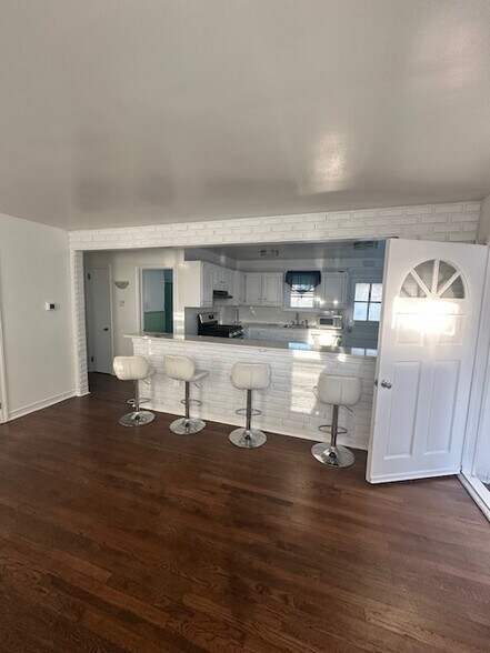 More Photos Of 49 Mays Landing Rd, Somers Point Office Residential For Lease