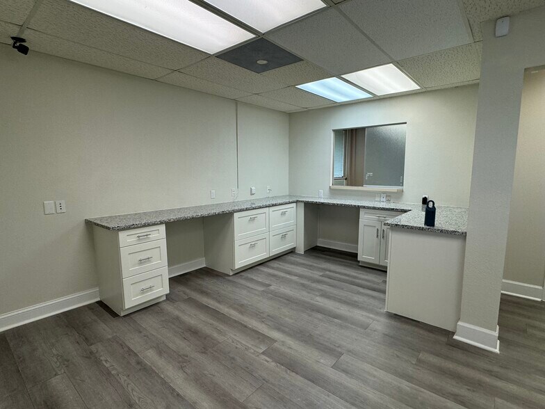 More Photos Of 1403 Medical Plaza Dr, Sanford Medical For Sale