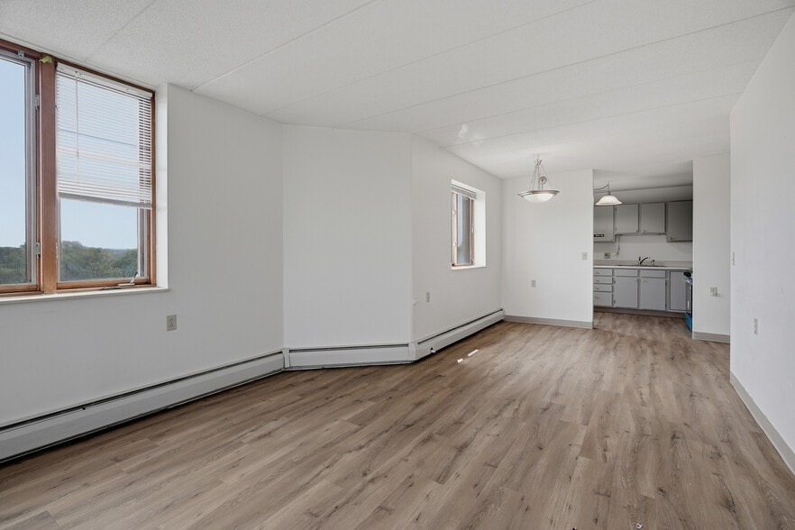 More Photos Of 985 Ivy Ave E, Saint Paul Apartments For Sale