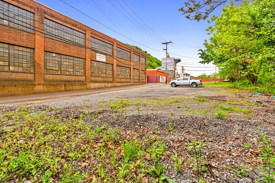 More Photos Of 100 Front St, New Brighton Warehouse For Lease