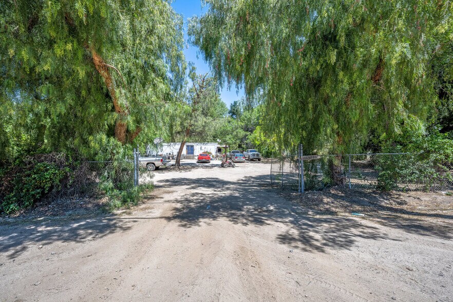 More Photos Of 12625 Sierra Hwy, Santa Clarita Restaurant For Sale