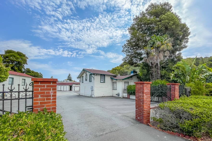 More Photos Of 405 N San Pedro Rd, San Rafael Restaurant For Sale