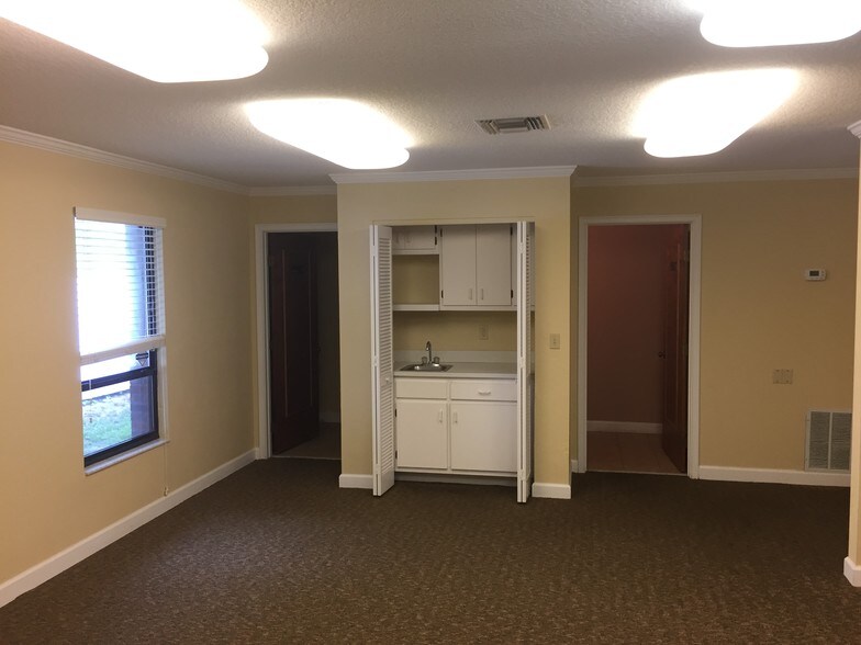 More Photos Of 1326 S Ridgewood Ave, Daytona Beach Office For Lease
