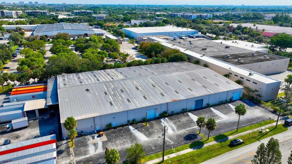 More Photos Of 198 Lock Rd, Deerfield Beach Warehouse For Lease
