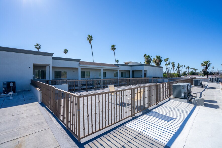 More Photos Of 7203 Rubio Ave, Lake Balboa Apartments For Sale