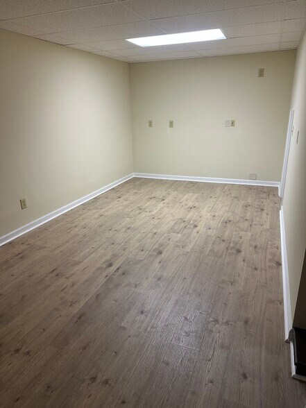 More Photos Of 1419 Deerfield Rd, Boone Office For Sale