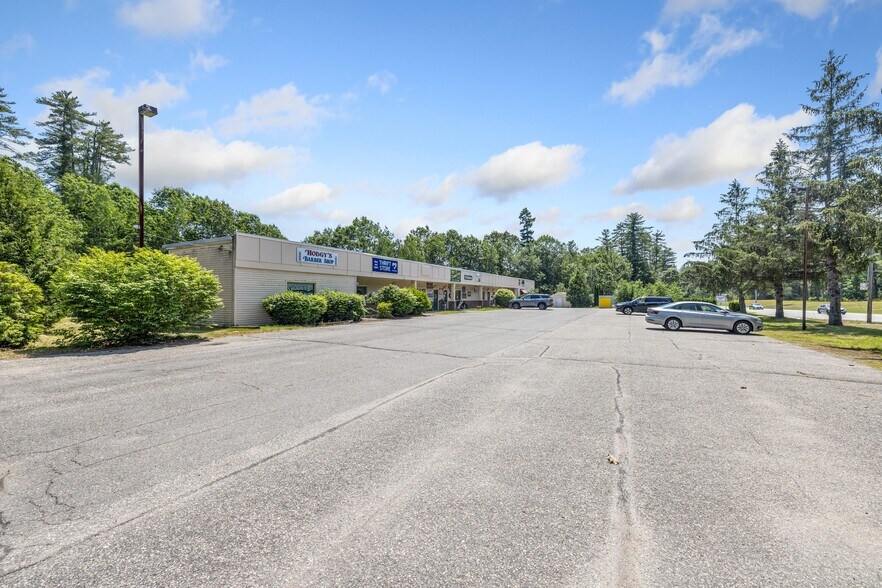 Primary Photo Of 585 Calef Hwy, Barrington Freestanding For Sale