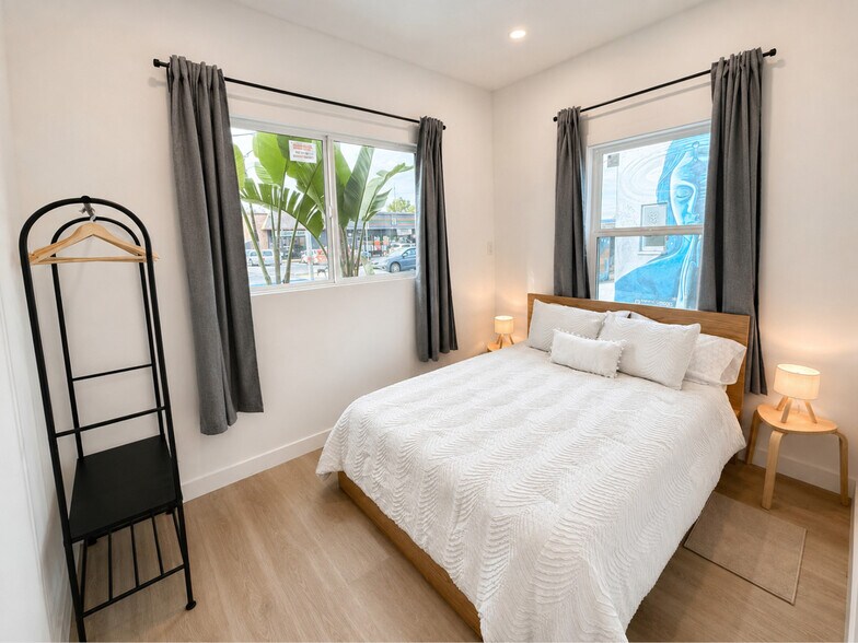 More Photos Of 2175-2177 Bacon St, San Diego Apartments For Sale