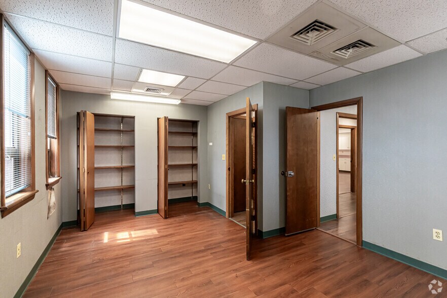 More Photos Of 125 Liberty St, Springfield Medical For Lease