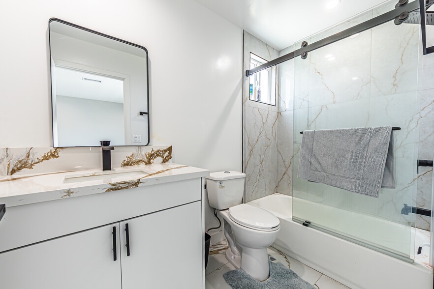 More Photos Of 2223 S Highland Ave, Los Angeles Apartments For Sale