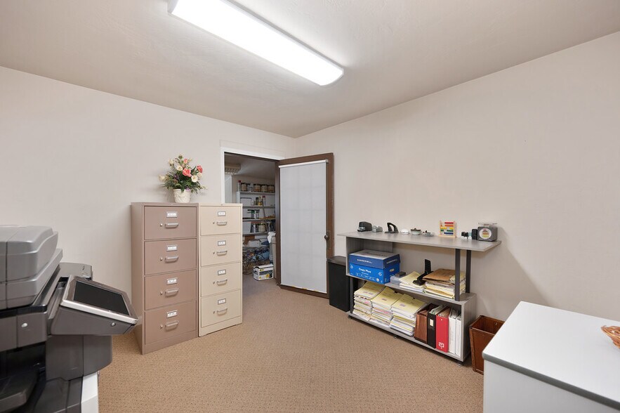 More Photos Of 1407-1409 Lincoln Way, Auburn Office For Sale