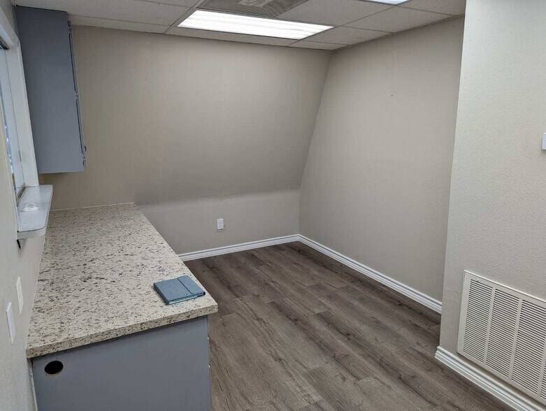 More Photos Of 3350 Mcfaddin St, Beaumont Storefront For Lease