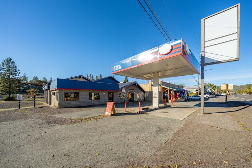 More Photos Of 21823 Highway 62, Shady Cove Storefront For Lease