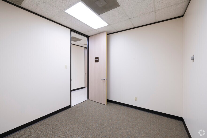 More Photos Of 7440 Cypress Creek Pky, Houston Storefront Retail Office For Sale