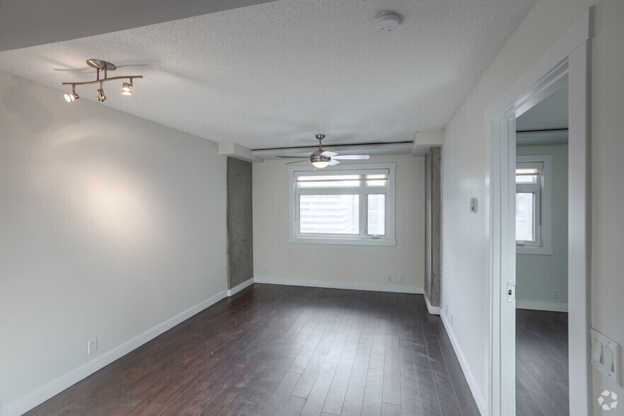 More Photos Of 10051 109 St NW, Edmonton Apartments For Lease