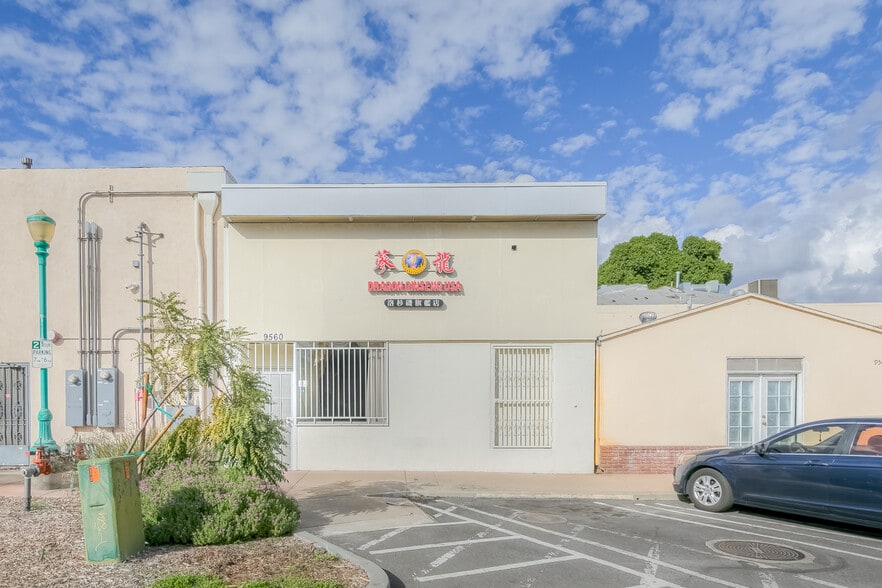 More Photos Of 9560 Las Tunas Dr, Temple City General Retail For Lease