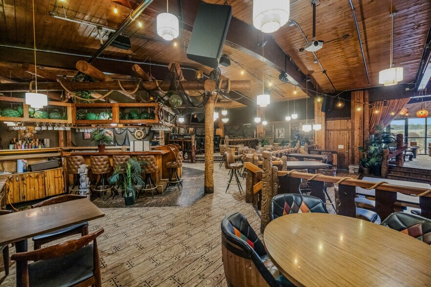 More Photos Of 1900 & 1924 Marshall St NE, Minneapolis Restaurant For Sale