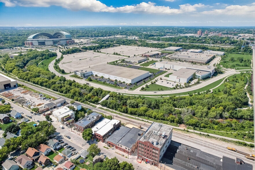 More Photos Of 3600 W Pierce St, Milwaukee Showroom For Lease