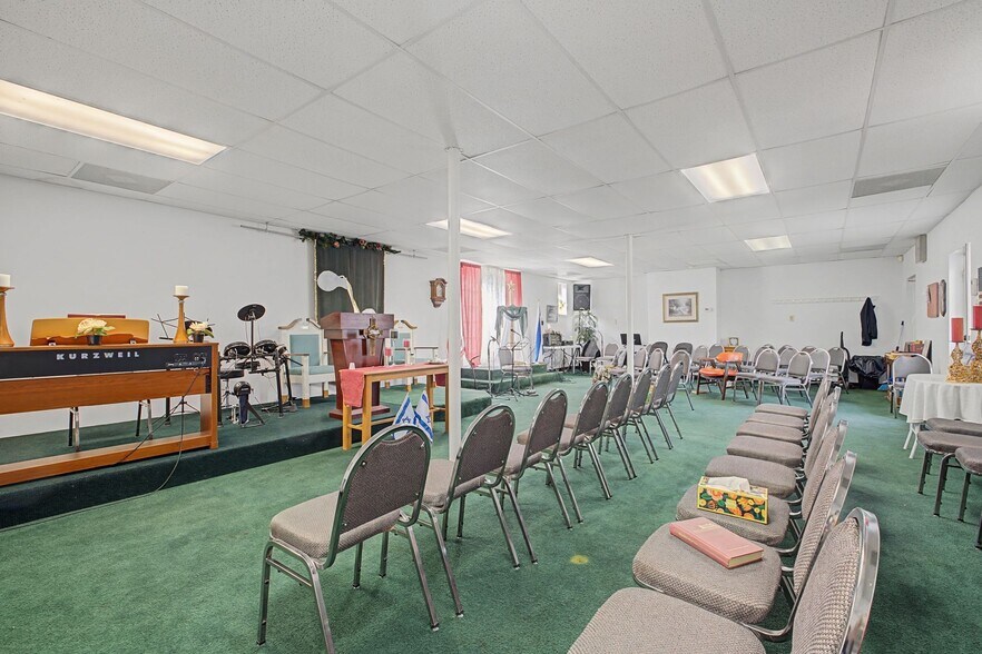 More Photos Of 611 New Shackle Island Rd, Hendersonville Flex For Sale