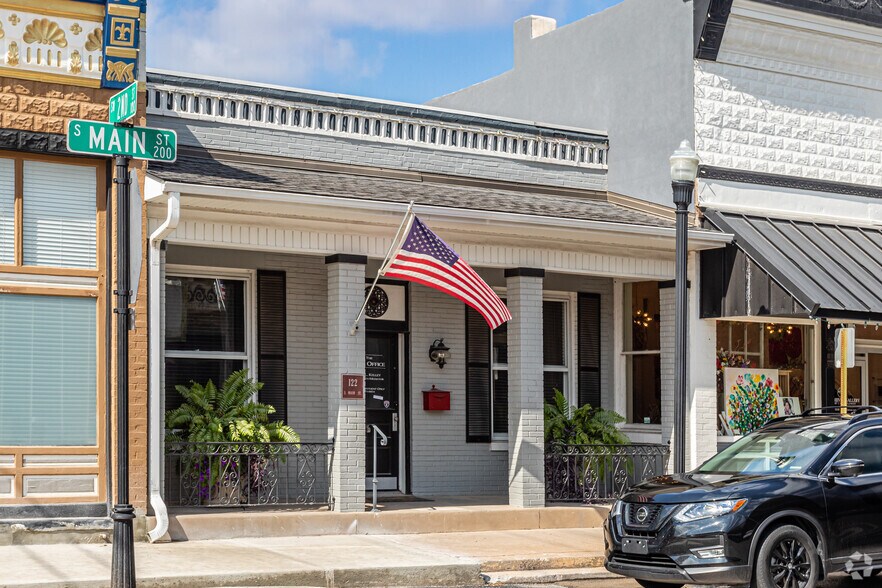 Primary Photo Of 122 S Main St, Bentonville Office Residential For Lease