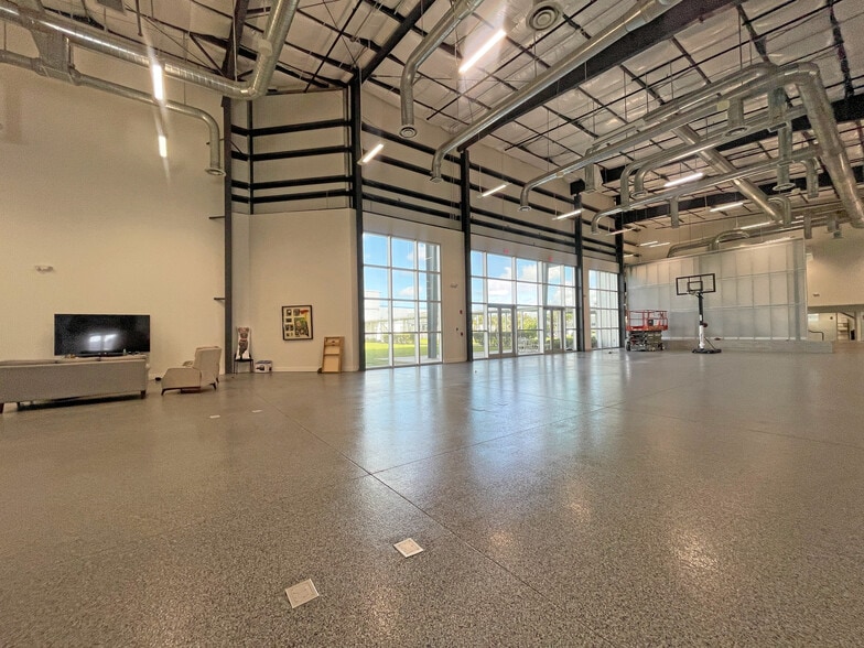 More Photos Of 195 Triple Diamond Blvd, North Venice Research And Development For Lease