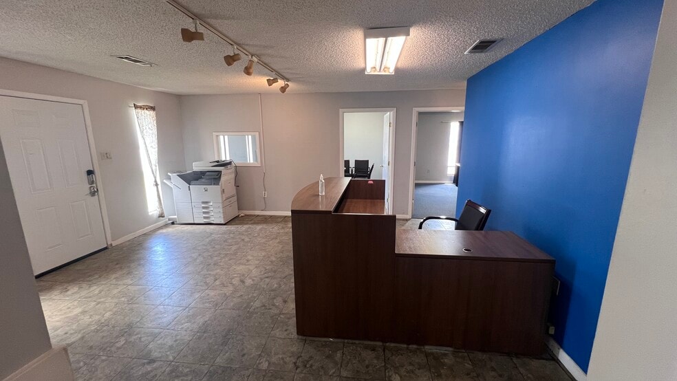 More Photos Of 3419 E Broadway Ave, North Little Rock Service For Lease
