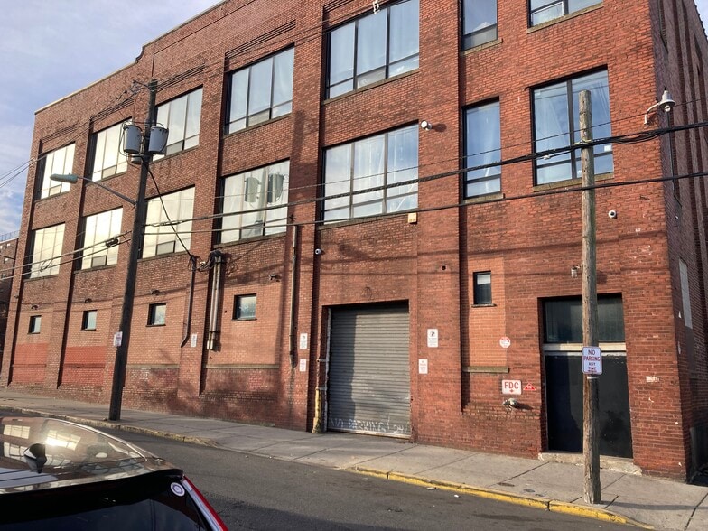 More Photos Of 2 Aspen Pl, Passaic Showroom For Lease