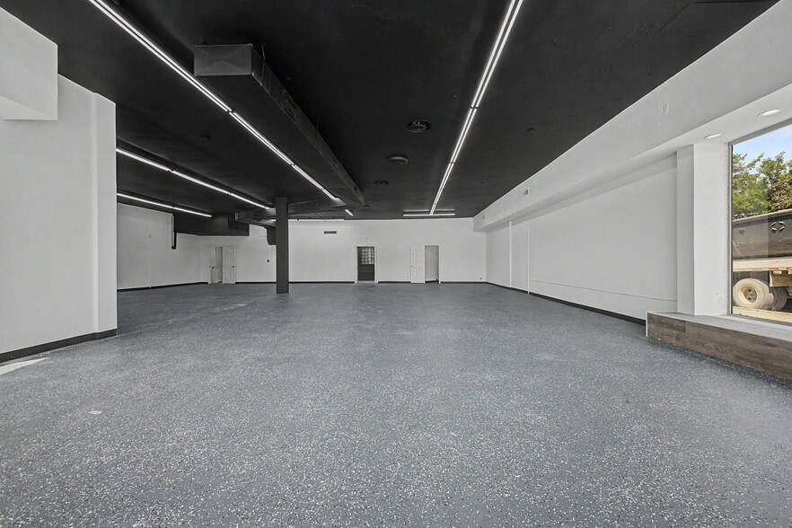 More Photos Of 14222 Fort St, Southgate General Retail For Lease
