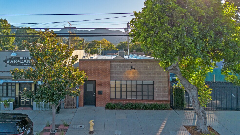 More Photos Of 1732 Victory Blvd, Glendale Loft Creative Space For Lease