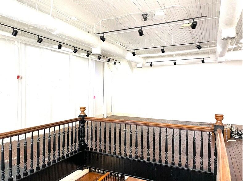 More Photos Of 318 W Broughton St, Savannah Storefront Retail Residential For Lease