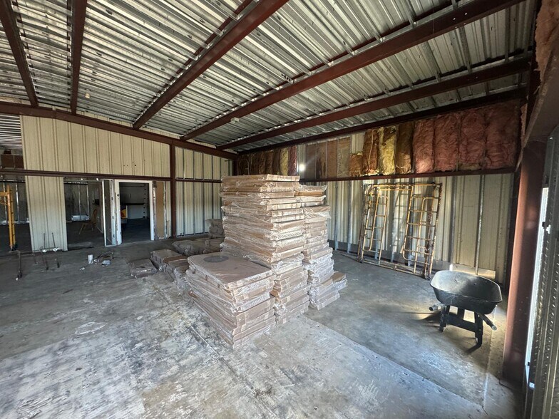More Photos Of 7808 Depot Ln, Tampa Light Distribution For Sale