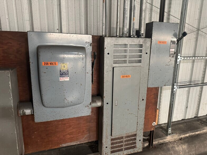 More Photos Of 4616 Enterprise Dr, Bartonville Industrial For Sale