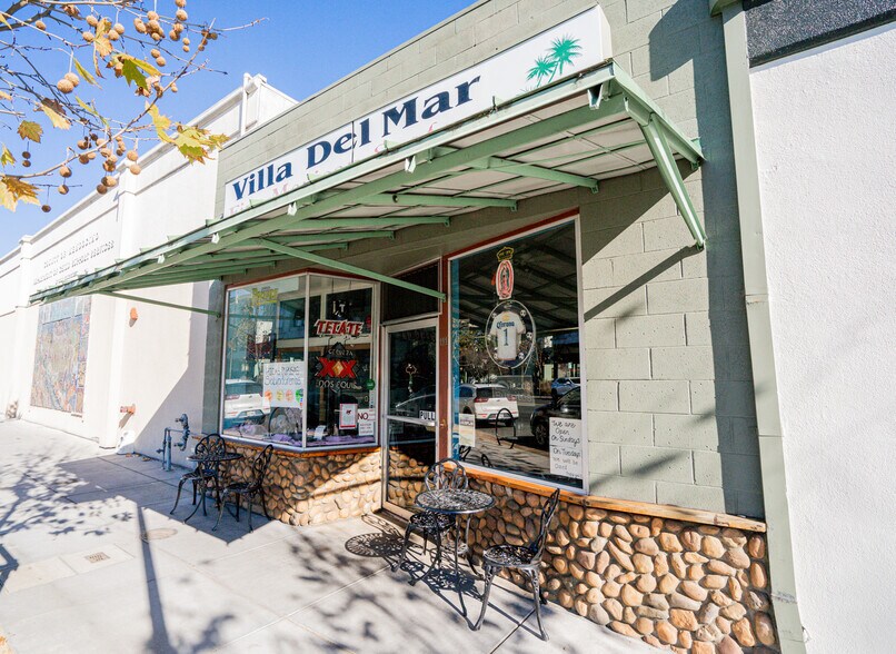 More Photos Of 111 S State St, Ukiah Restaurant For Sale