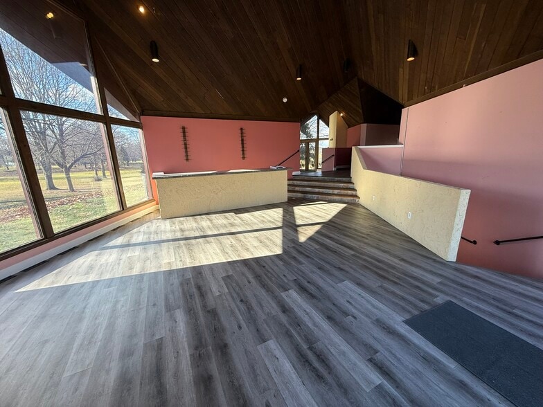 More Photos Of 10804 Wilkshire Blvd, Bolivar Office For Sale