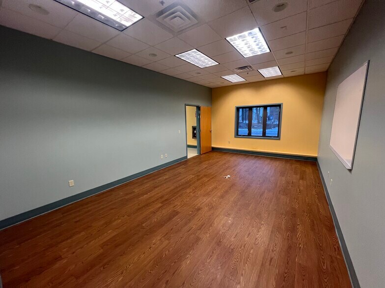 More Photos Of 59 Chennel Dr, Concord Office For Sale