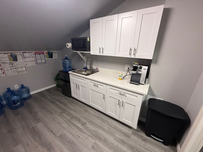 More Photos Of 2841 Executive Dr, Clearwater Office For Sale