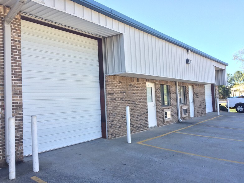 More Photos Of 4064 Nine McFarland Dr, Alpharetta Flex For Lease