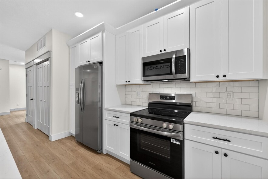 More Photos Of 326 N Jefferson St, Bloomington Apartments For Sale
